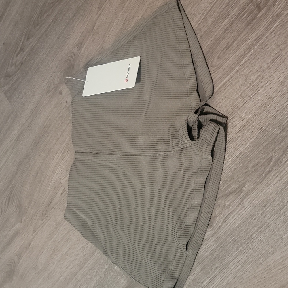 Lululemon ribbed softstreme hr short 2". Size 4